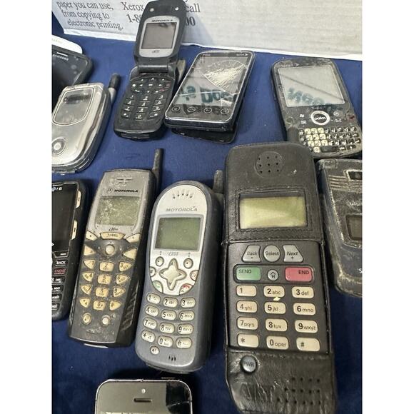 cell phones Lot of 16 older models in need of repair for parts or repair - - Picture 3 of 12